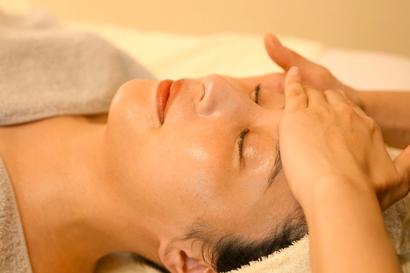 フェイシャルマッサージ